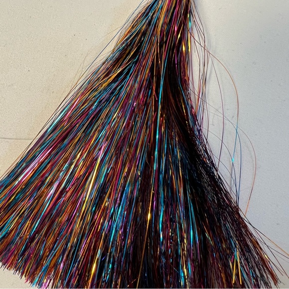 VICTORIA’S SCRT Metallic Tassel Keychain NWOT - Picture 3 of 4